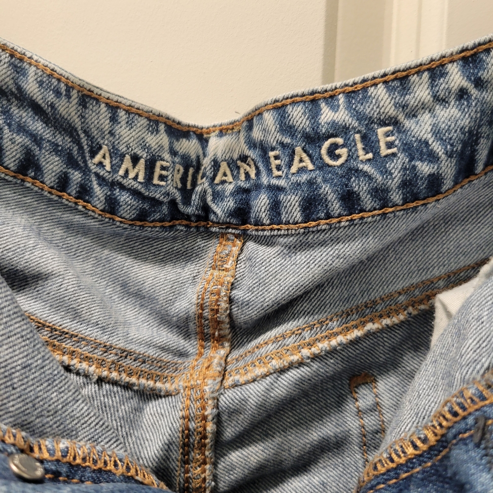 American Eagle Outfitters Tomgirl Light Wash Denim Jeans - Picture 4 of 6